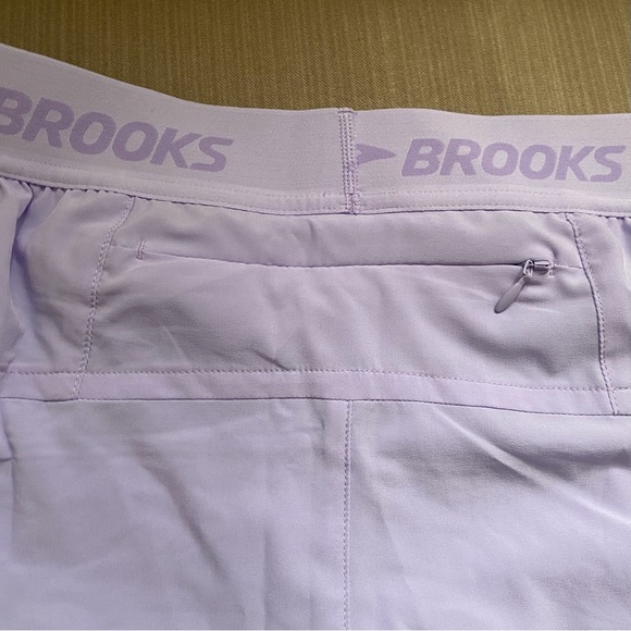 Brooks 3” women’s Chaser Shorts violet dash size large NWT - Picture 6 of 9